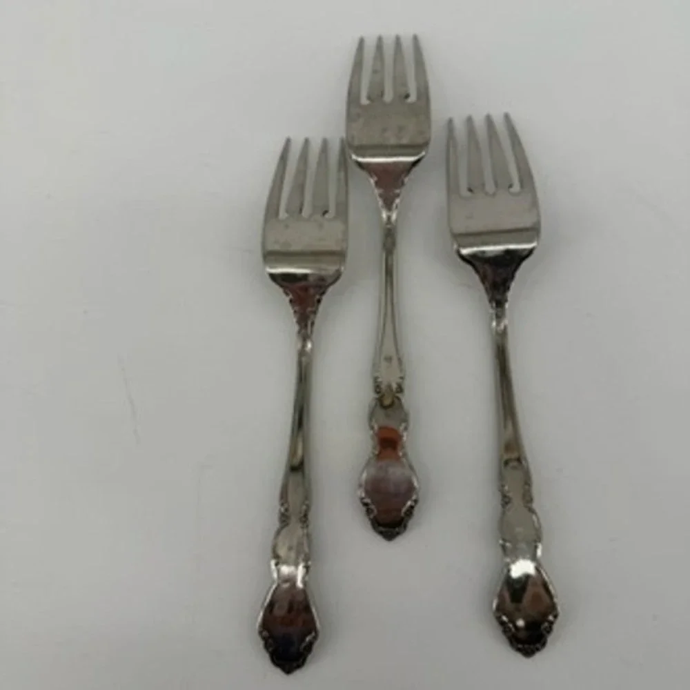 Oneida Dover Stainless Steel Salad Forks Set of 3 Glossy Floral Scalloped 6.75